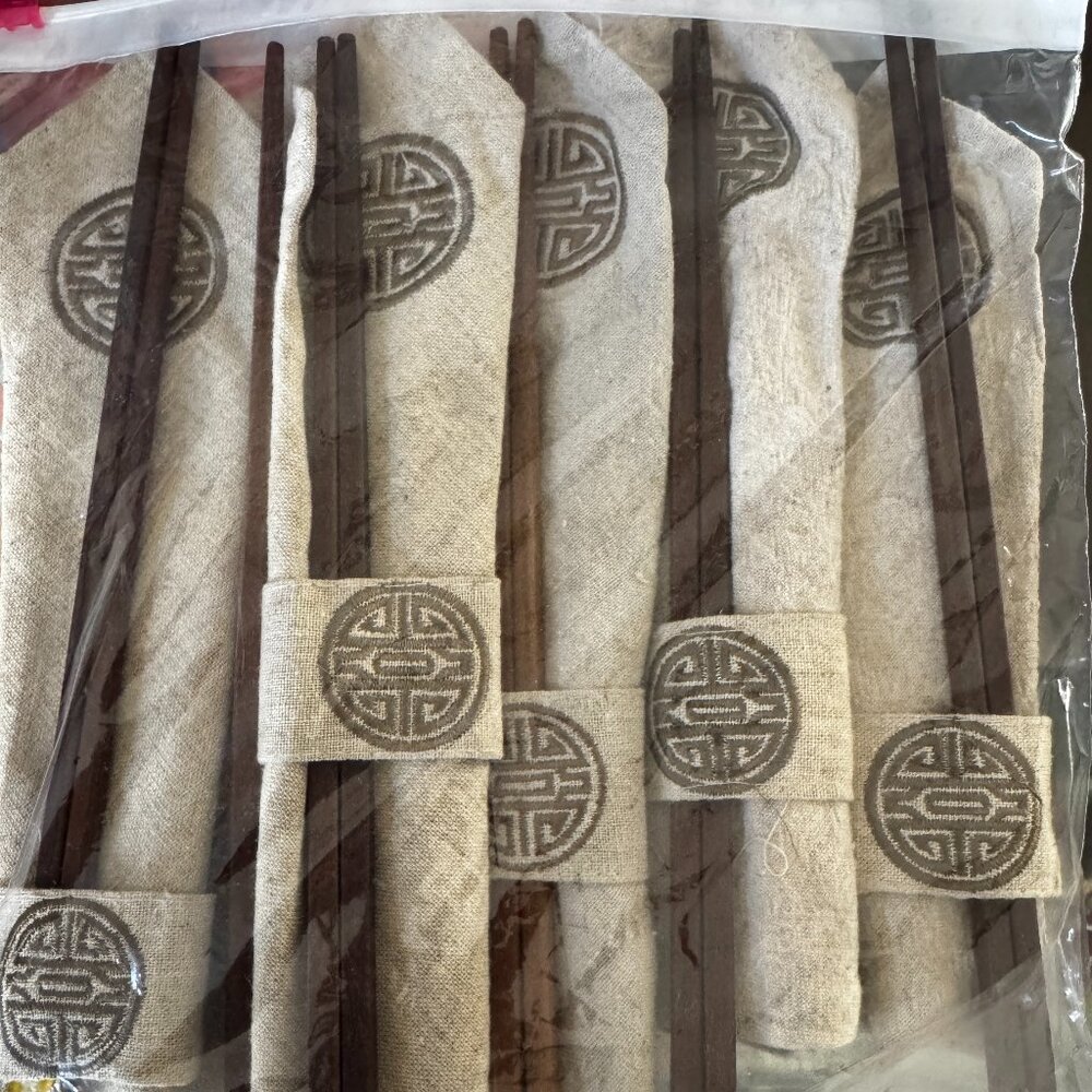 Chopsticks and Embroidered Napkin Gift Set for 6
